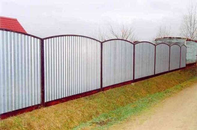 Ограда из гофролиста