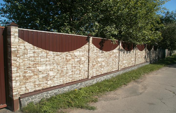 Ограда из двух материалов
